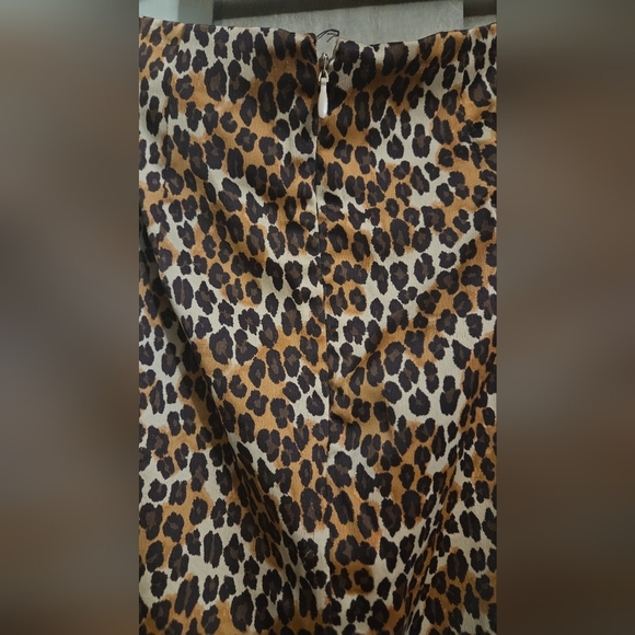 URBAN OUTFITTERS Leopard print Satin kelly Tulip wrap midi skirt. Size XS - Picture 13 of 14